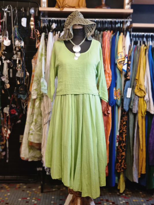 Neon Yeşilin Canlılığı: Çok Yönlü Keten 2'li Takım - Askılı Elbise ve Bluz Seti
